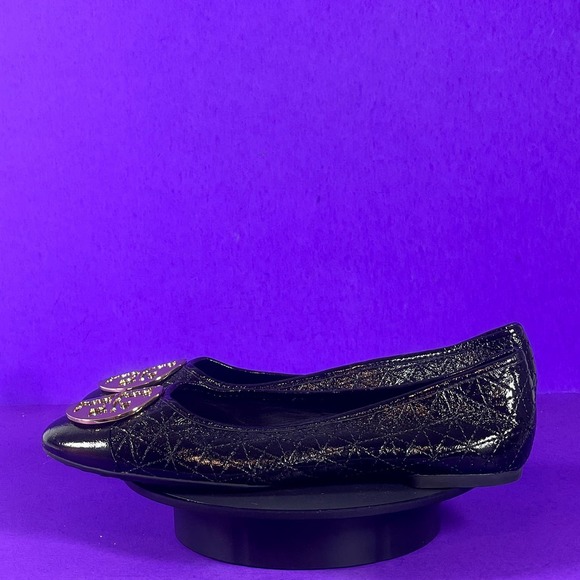 TORY BURCH Claire Quilted Black Ballet Flats with Gold Emblem Shoe 7 NWOB - Picture 3 of 9